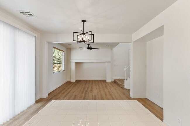 Building Photo - 5870 Lustrous Ct