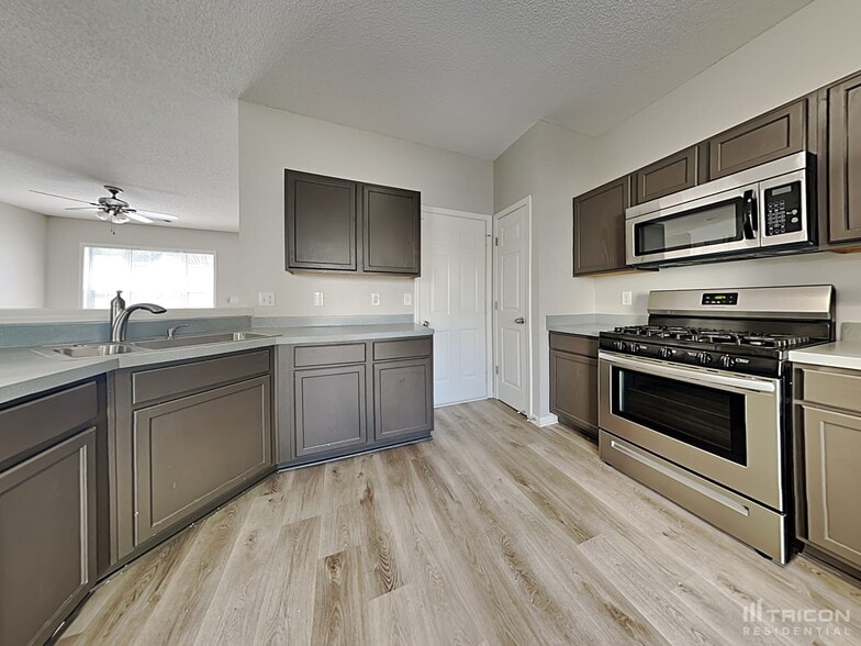 Building Photo - 1654 Heyford Cir NW