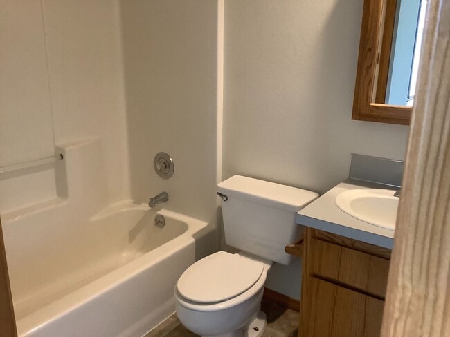 Building Photo - NE 3 BDRM, 2 Bath House, NEW Carpet & Pain...