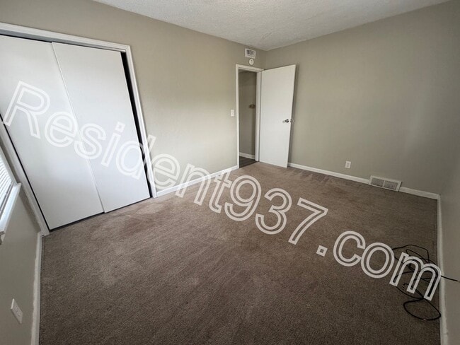 Building Photo - 3 bed 1 bath home