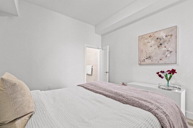 Building Photo - 412 WHITON St