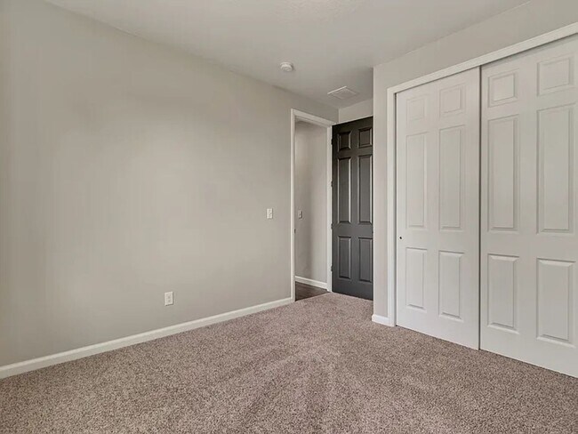 Building Photo - 3 Bedroom 2.5 Bathroom Home in Lehi!