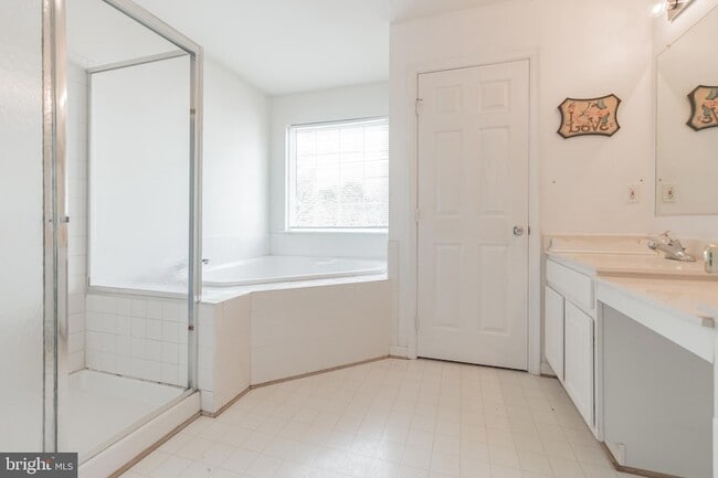 Building Photo - 43137 Binkley Cir