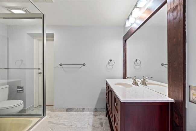 Building Photo - 5150 Hidalgo St