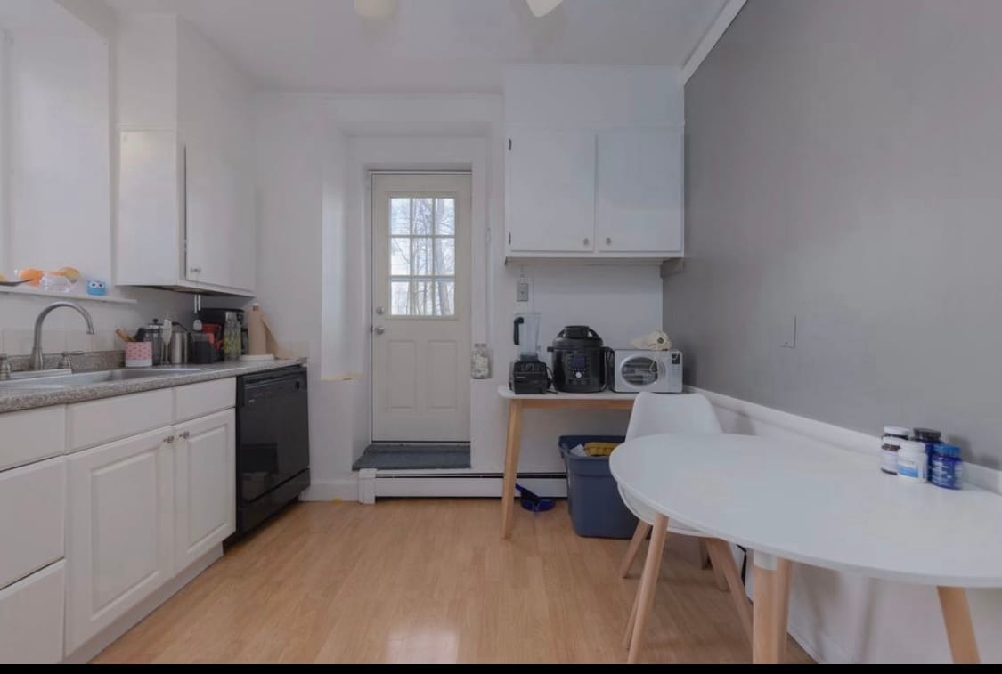 Building Photo - 253 W 256th St