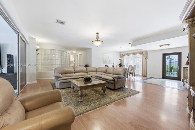 Building Photo - 2607 Holy Cross Ln