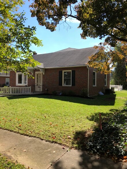 Building Photo - 1608 Linden Ave