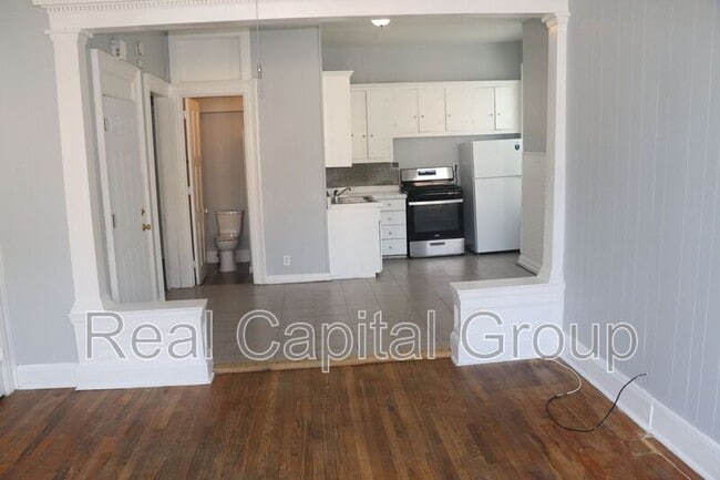Building Photo - 130 5th Ave