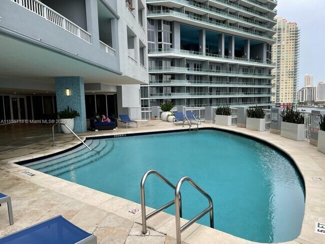 Building Photo - 170 SE 14th St