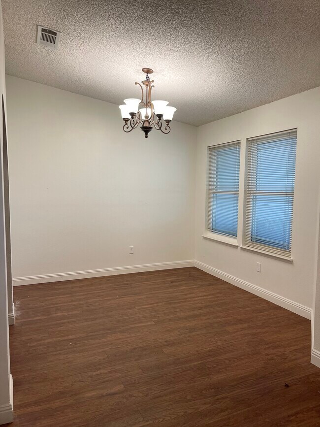 Building Photo - 1973 Memory Ln