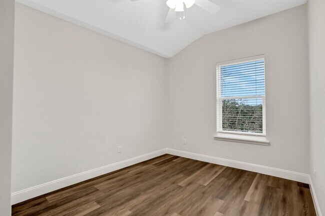 Building Photo - 524 Arricola Ave