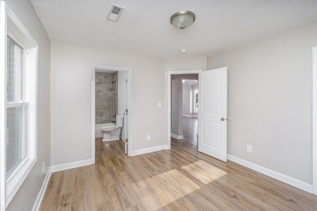 Building Photo - 358 Sheridan Dr