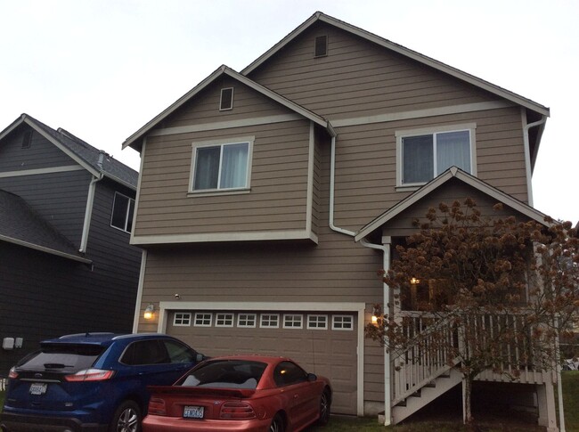 Building Photo - Now Available! Beautiful Home in Puyallup!