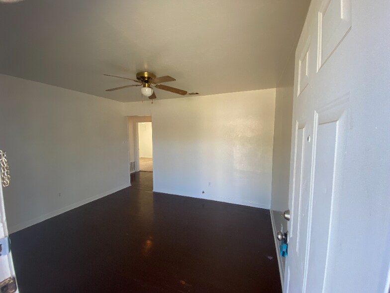 Building Photo - 533 S 56th St