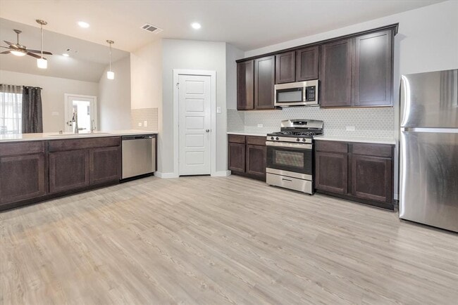 Building Photo - 10651 Whitejacket