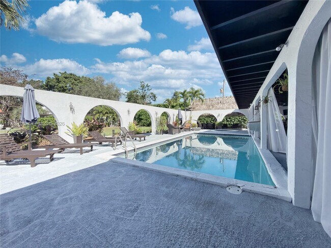 Building Photo - 7925 SW 124th St