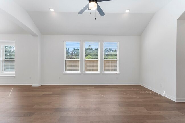 Building Photo - 26383 Golden Pass Lp