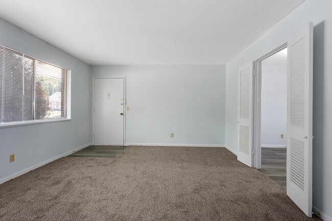 Building Photo - 8702 Wornall Rd