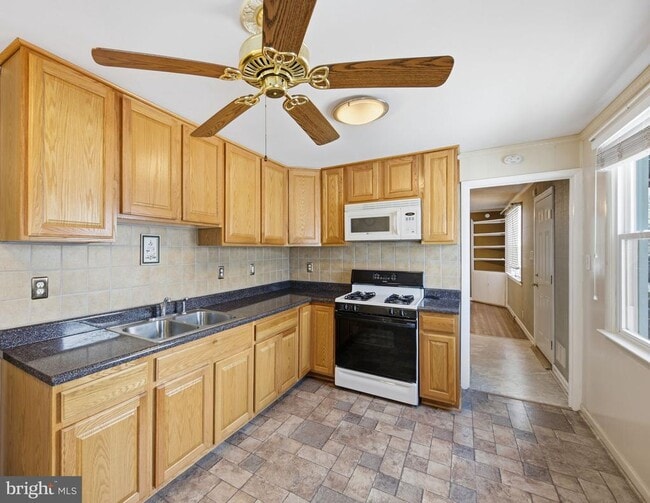 Building Photo - 3413 Yardley Dr