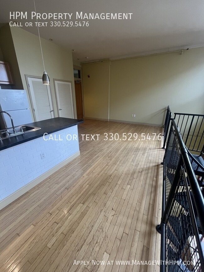 Building Photo - 2404 Prospect Ave E