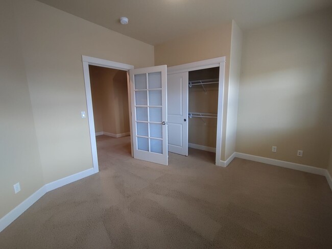 Building Photo - Stunning Renaissance Home, 5 bedroom 3 ful...