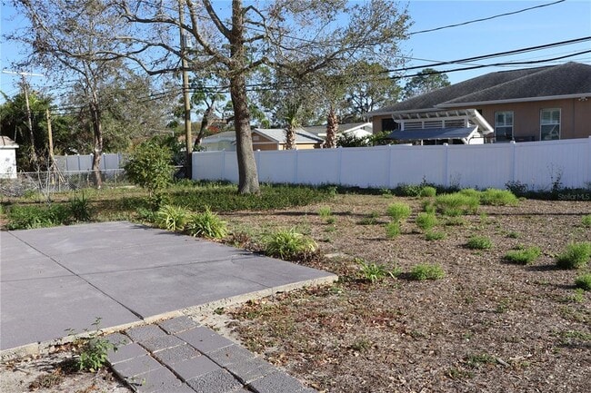 Building Photo - 4732 W Lawn Ave