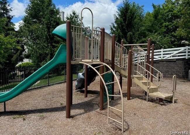 Building Photo - 5 Case Ct