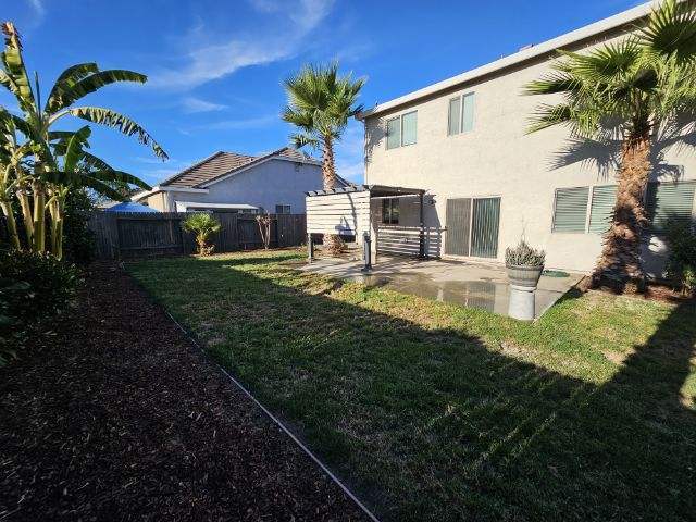 Building Photo - 5620 Bloom Dr