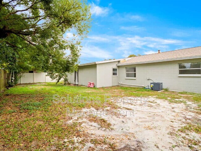 Building Photo - 905 Lisa Dr