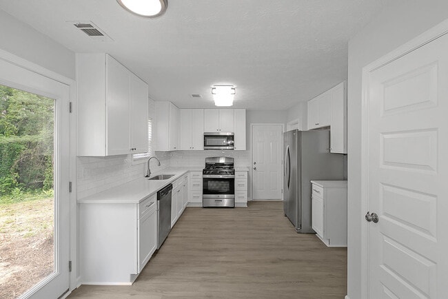 Building Photo - 1250 Della Way