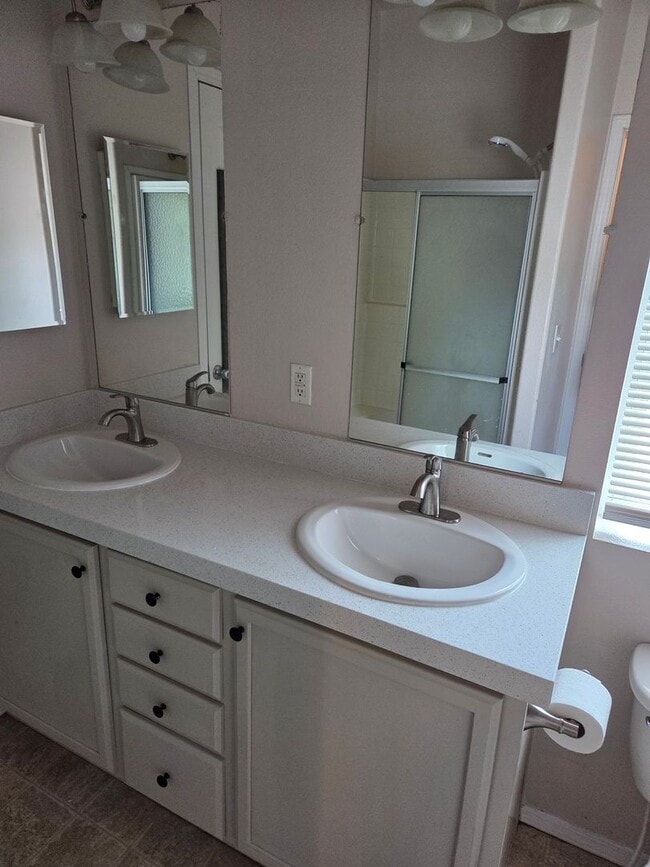 Building Photo - AVAILABLE NOW! Beautifully Remodeled Home ...
