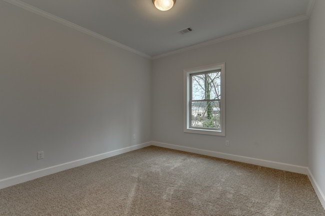 Bedroom 3 - 818 Columbiana Rd