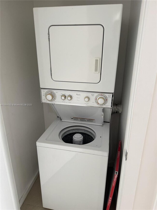 Building Photo - 1050 Brickell Ave