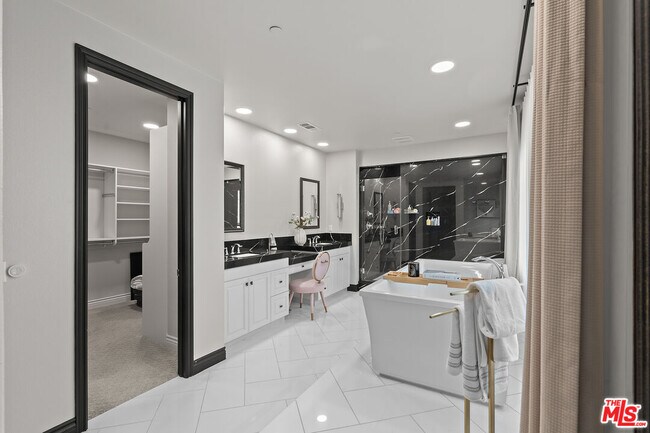 Building Photo - 55 suede