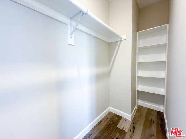 Building Photo - 5651 Willowcrest Ave