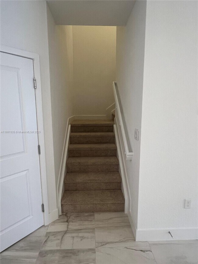 Building Photo - 141 SW 171st Ave
