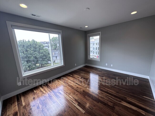 Building Photo - 929 13th Ave S