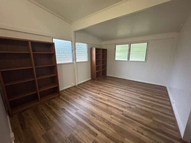 Building Photo - 1934 Hoohai St