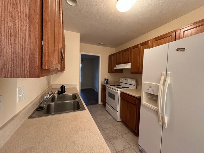 Building Photo - HALF OFF FIRST FULL MONTHS RENT!