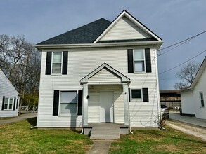 Building Photo - **PRE-LEASING FOR 2026–2027 SCHOOL YEAR!**