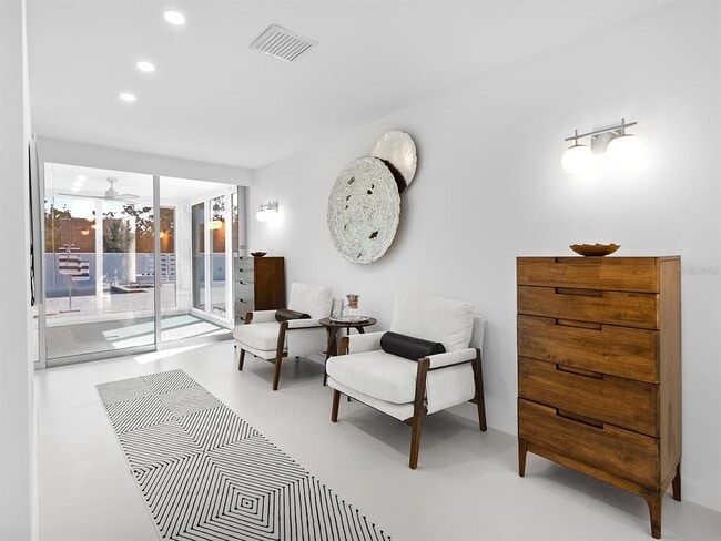 Building Photo - 7647 Sanderling Rd