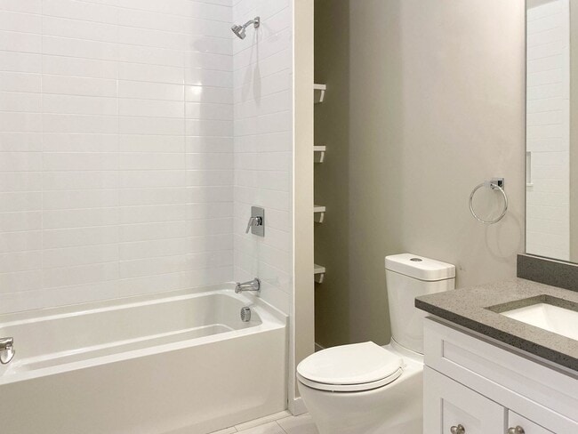 Building Photo - 345 Pleasant St