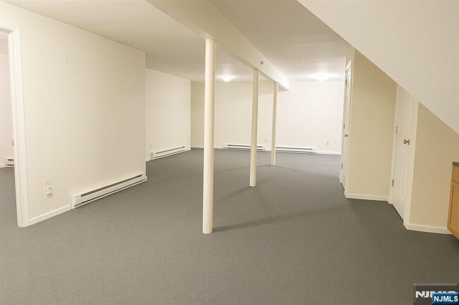 Building Photo - 28 Cliff Dr