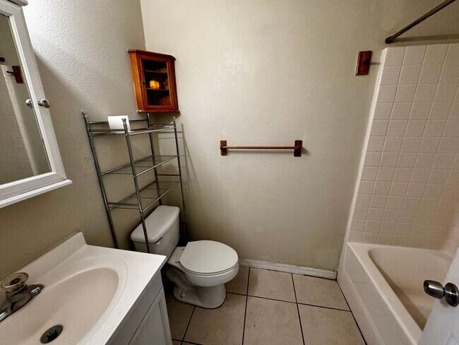 Building Photo - 3 Bedroom 2 Bath Magnolia Pointe Townhome with a Fenced backyard!