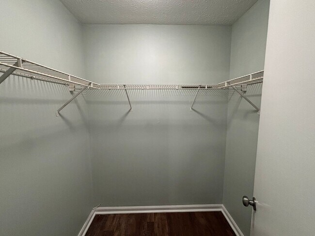 Building Photo - 5202 Fox Ct