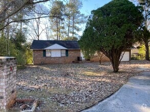 Building Photo - Wooded cul-de-sac lot! 4beds/1.5baths