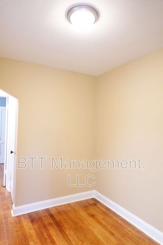 Building Photo - 8406 Greenwood Ave