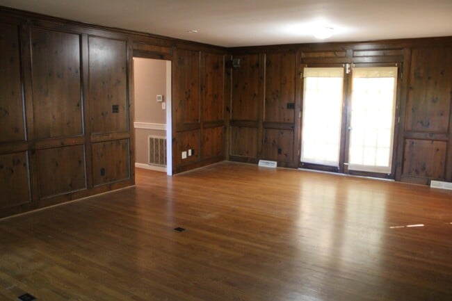 Building Photo - 210 Rhynehardt Rd