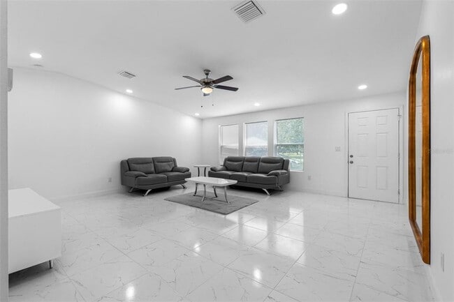 Building Photo - 6847 Woodsman Dr