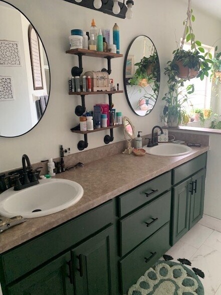 Master Bath - 954 NW 254th Dr